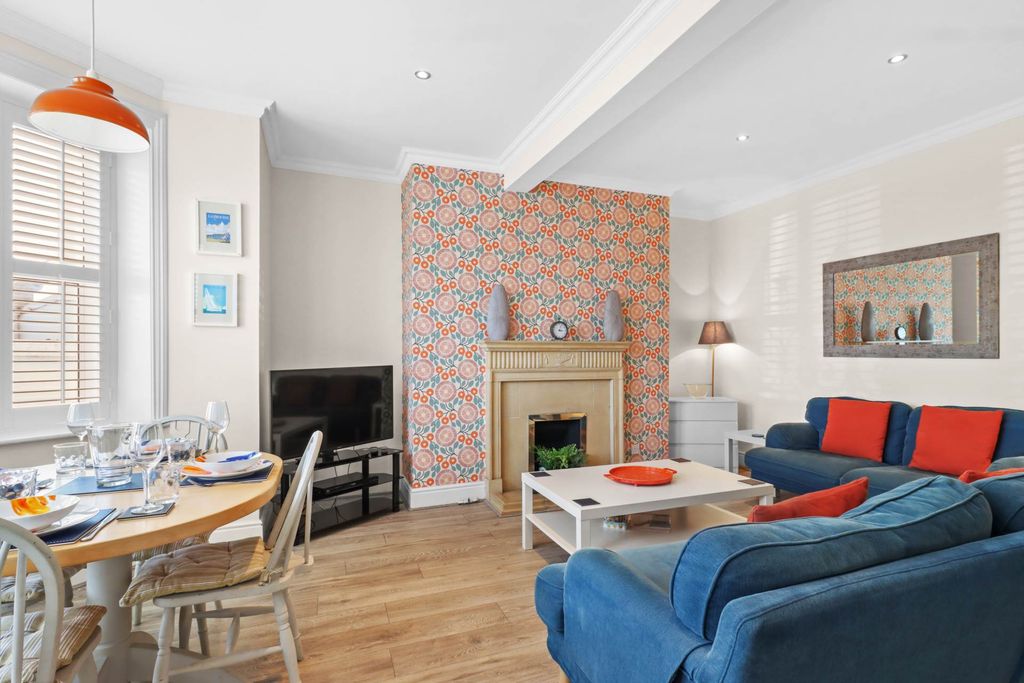 Property photo 3 of 27