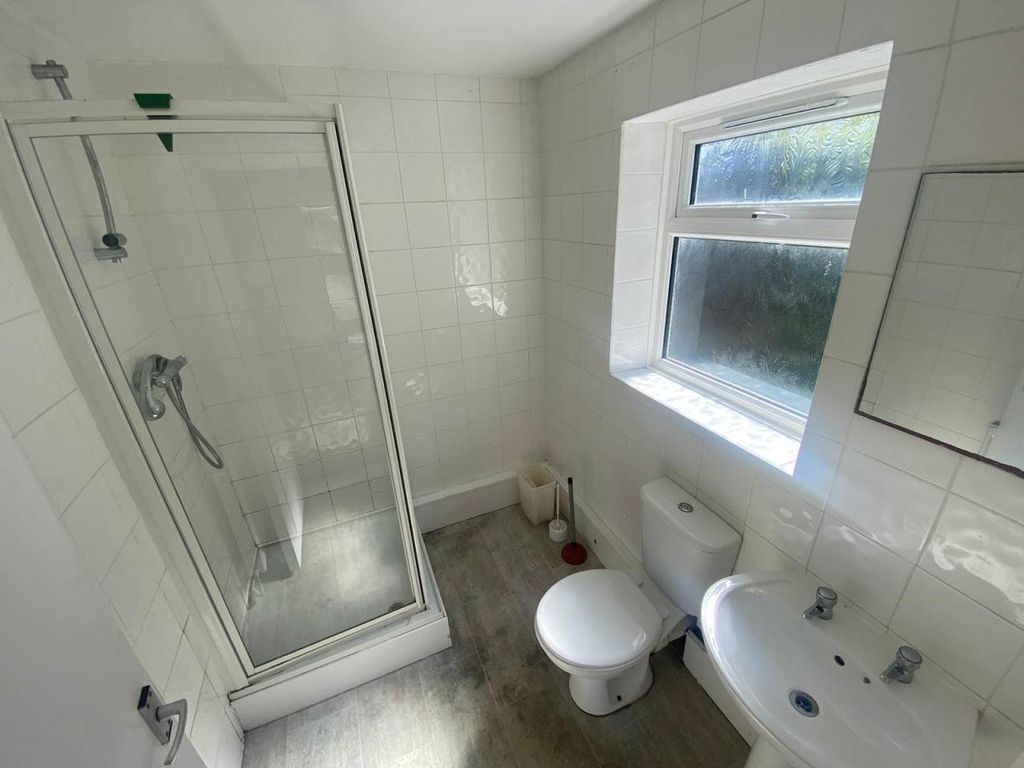 Property photo 3 of 7 Bath 2