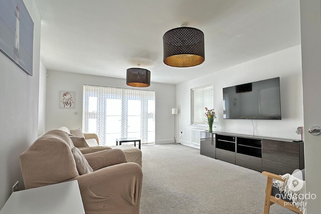 Property photo 2 of 20 4124296