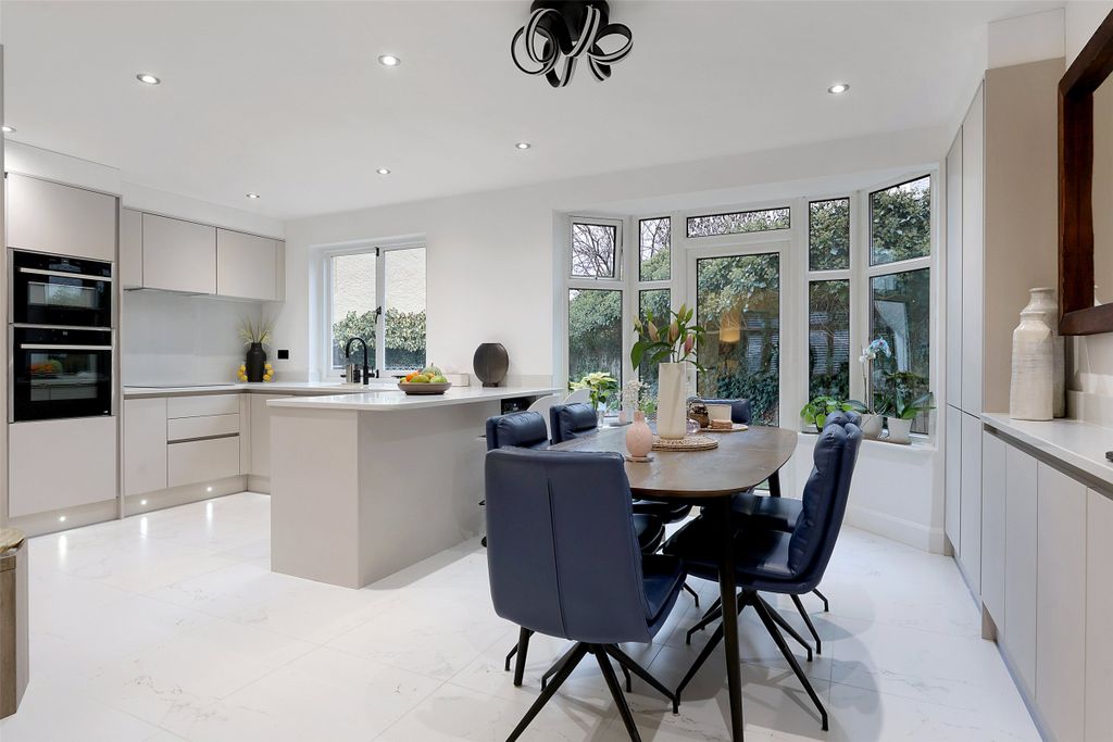 Property photo 2 of 20 Kitchen/Dining Room