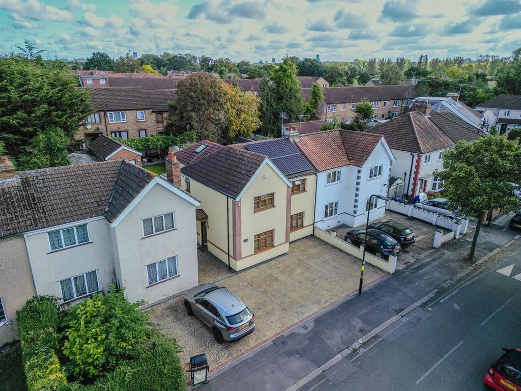 Property photo 2 of 22