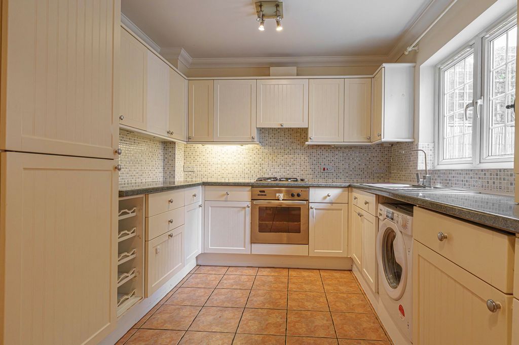 Property photo 2 of 33