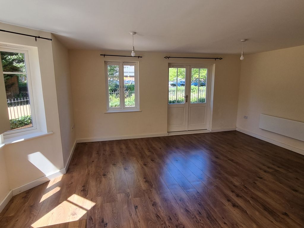 Property photo 3 of 7 Living Room