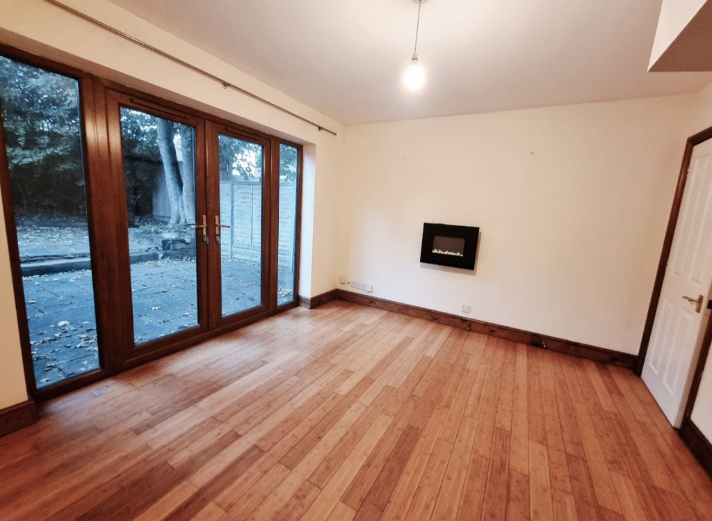 Property photo 2 of 16 Living Room