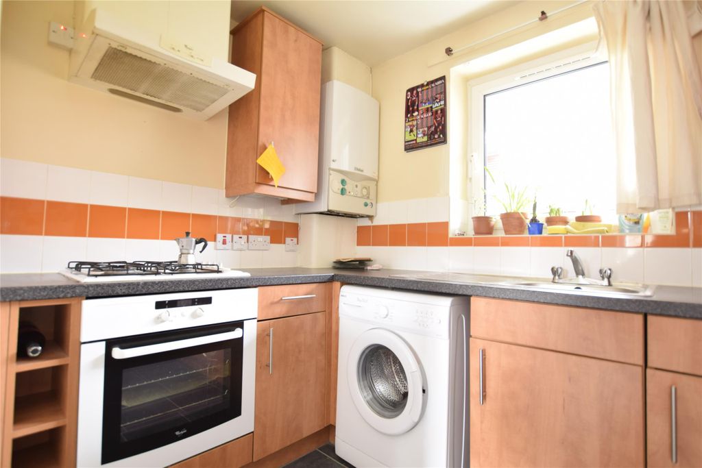 Property photo 3 of 8 Kitchen
