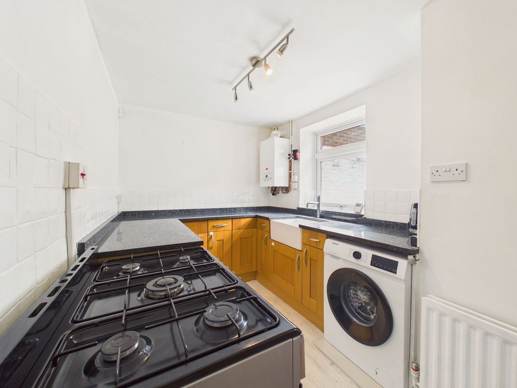 Property photo 3 of 12 Kitchen