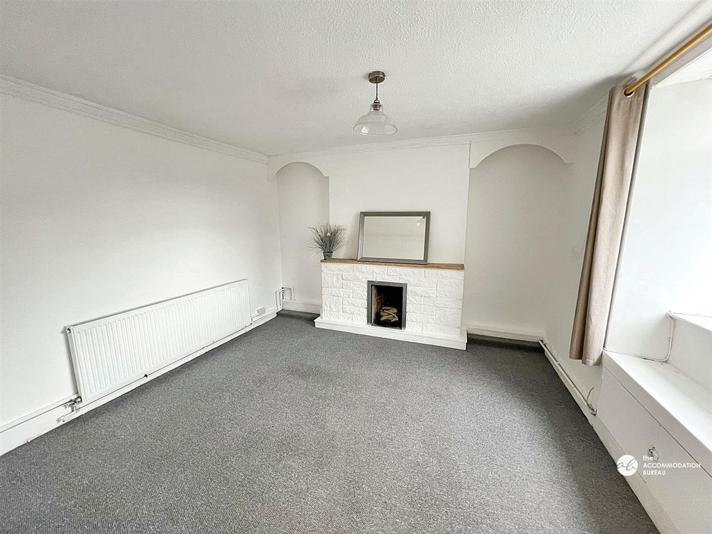 Property photo 2 of 11 Living Room