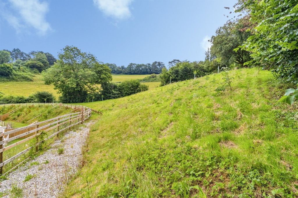 Property photo 3 of 8 Picture No. 06