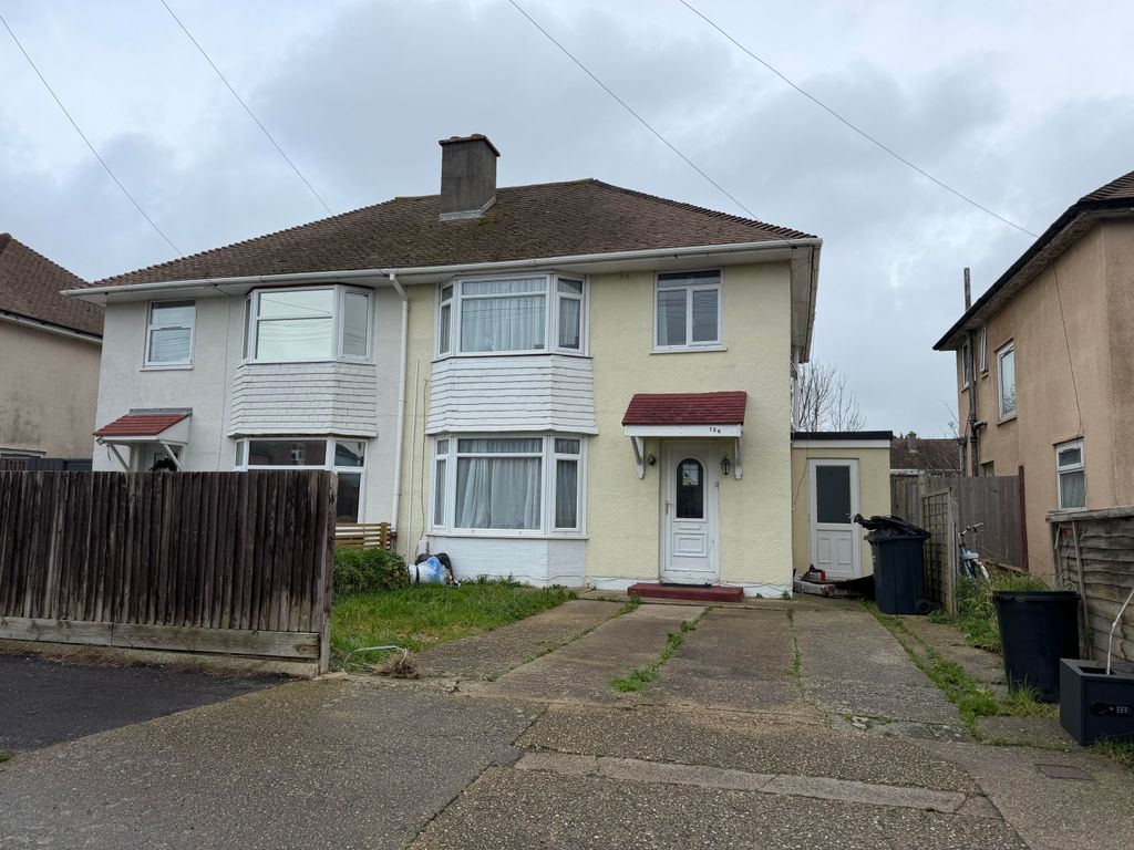 Property photo 1 of 11 Off Road Parking