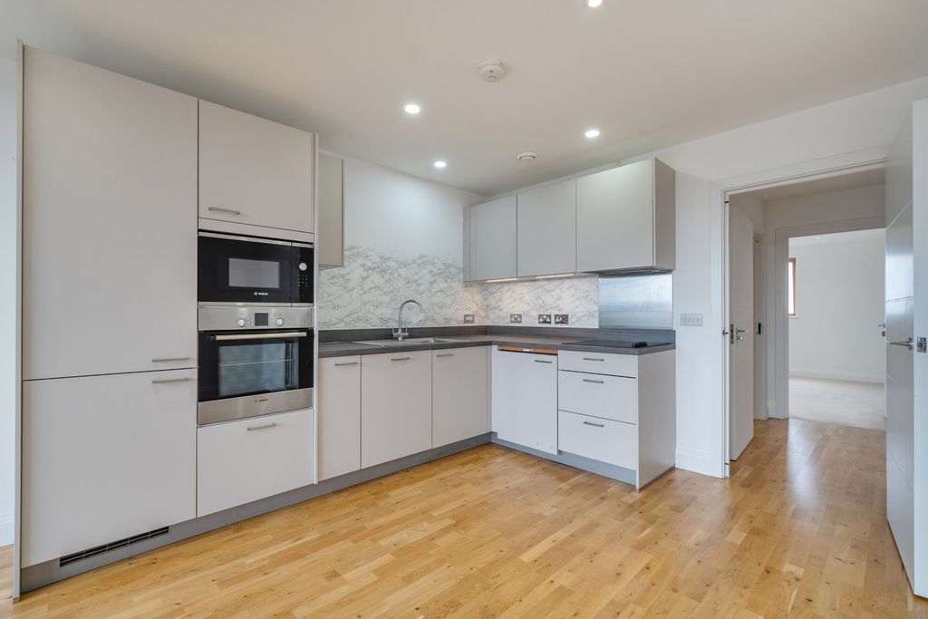 Property photo 3 of 17 Kitchen