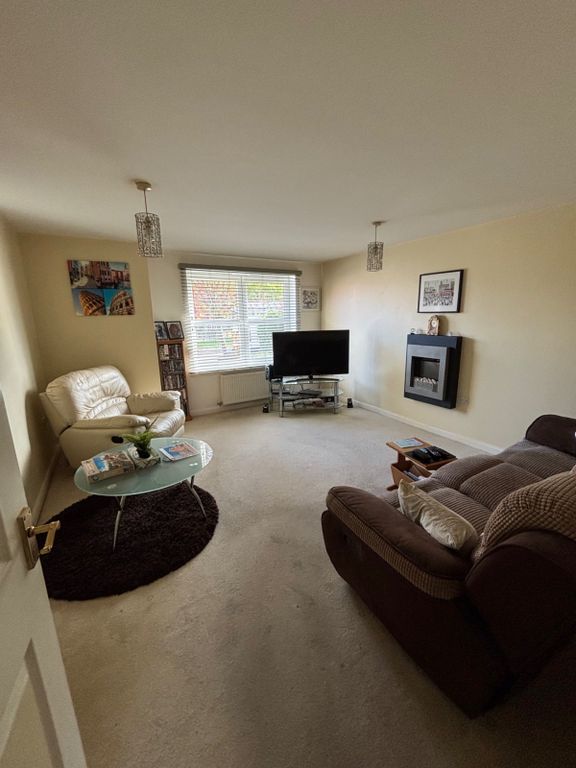 Property photo 2 of 10 Living Room