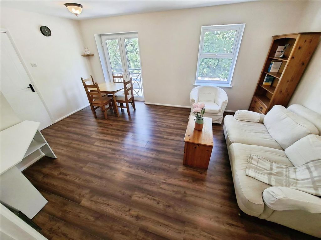 Property photo 3 of 17 Lounge/Diner