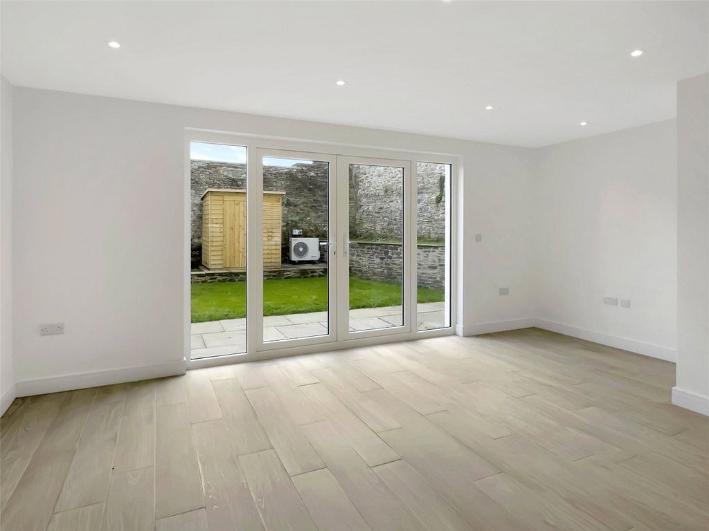Property photo 3 of 10 Picture No. 01