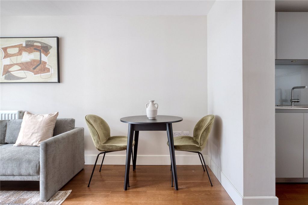 Property photo 3 of 13 Kitchen/ Reception