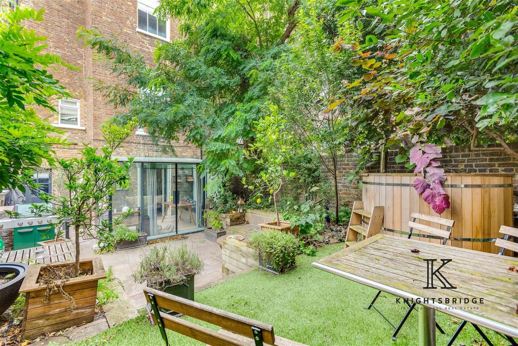 Property photo 1 of 13 Private Garden