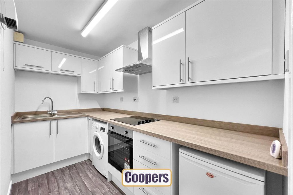 Property photo 3 of 8 2Ba3c4d378A6166B6358427A00F7Ba42B10Da5c0.Jpg