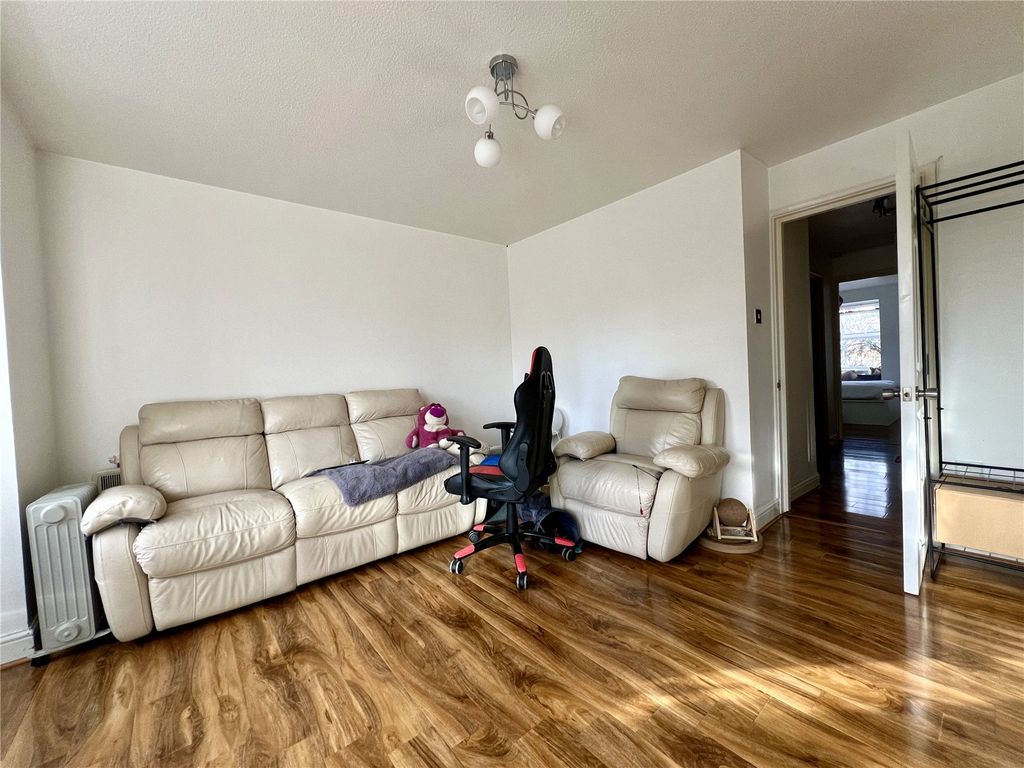 Property photo 2 of 8 Picture No. 15