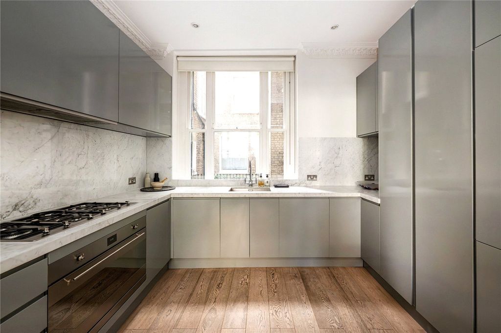 Property photo 2 of 12 Kitchen