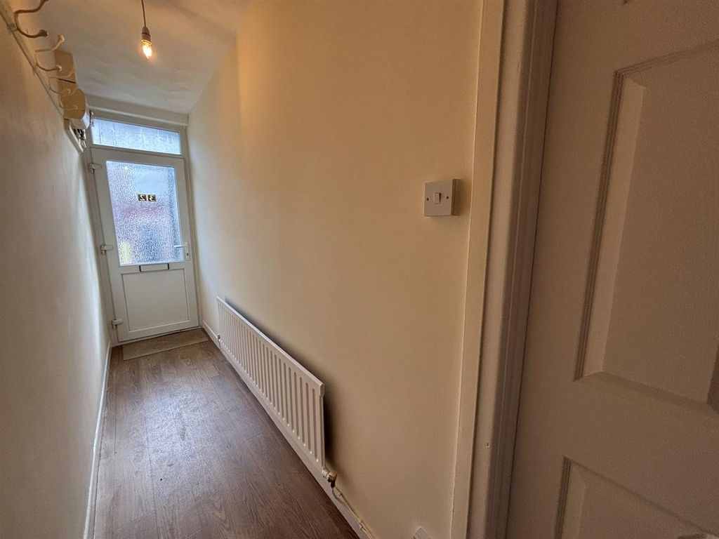 Property photo 2 of 21 Hanbury Road  (2).Jpeg