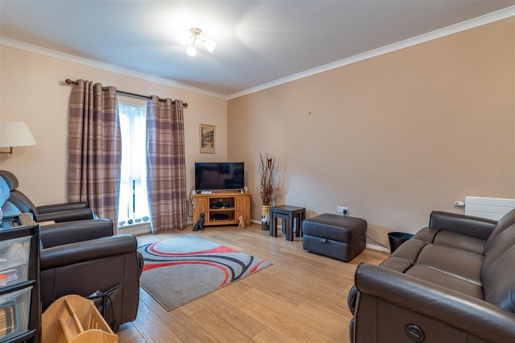 Property photo 2 of 19 Lounge/Kitchen