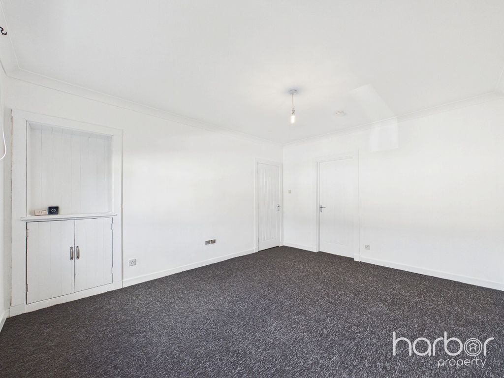Property photo 3 of 14 5390366