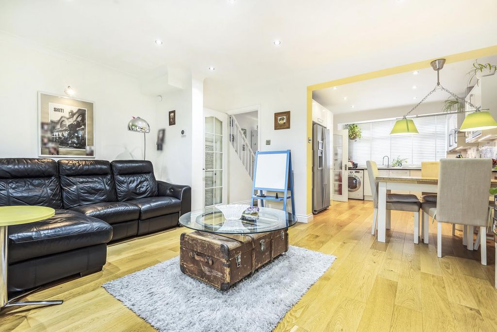 Property photo 3 of 10 Lounge