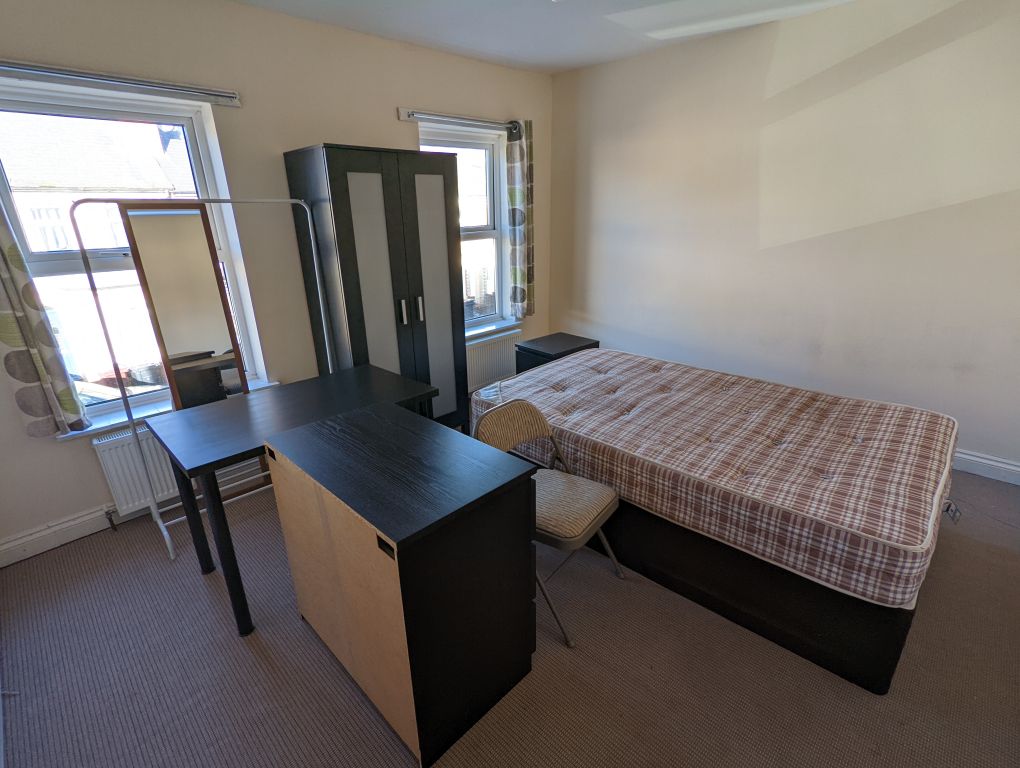 Property photo 2 of 17