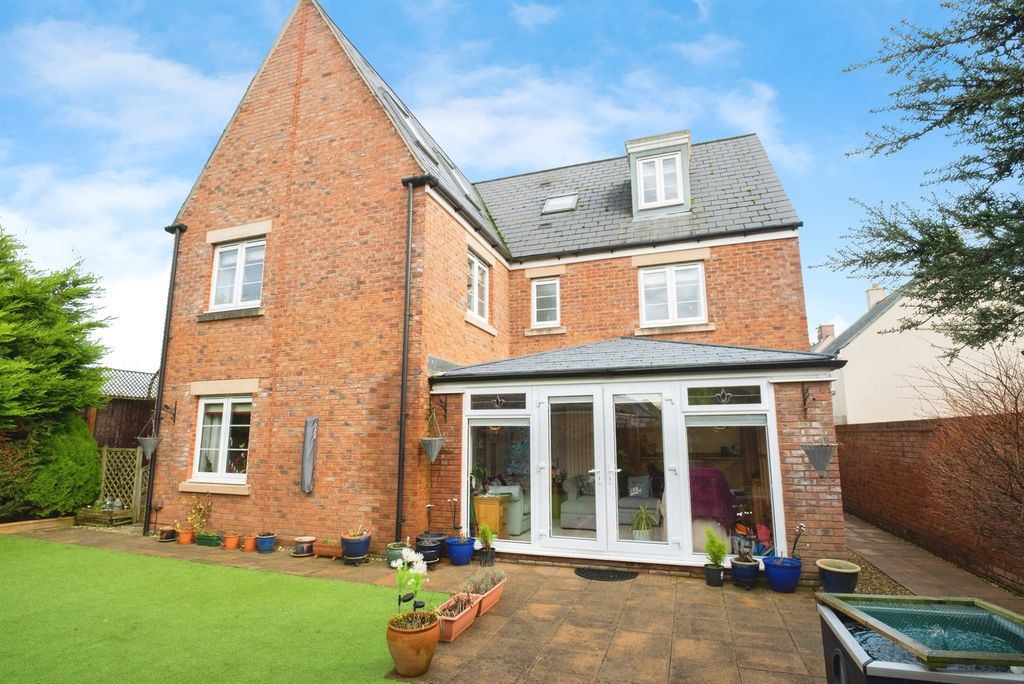 Property photo 2 of 34