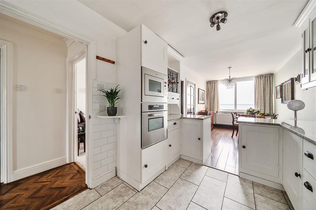 Property photo 3 of 21 Kitchen/Dining Room
