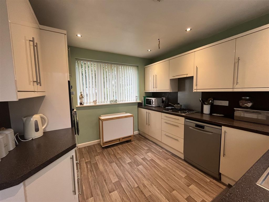 Property photo 2 of 19 Kitchen