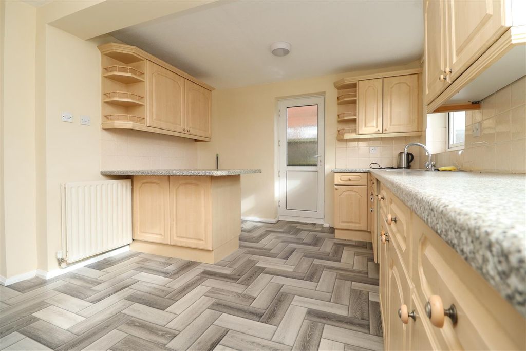 Property photo 3 of 17 Kitchen1.Jpg