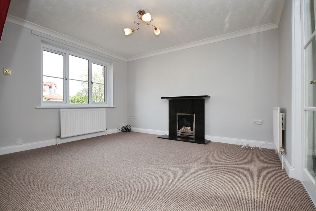 Property photo 3 of 12