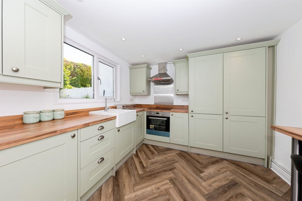 Property photo 2 of 24