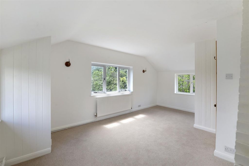 Property photo 3 of 18 Fairvale09.Jpg