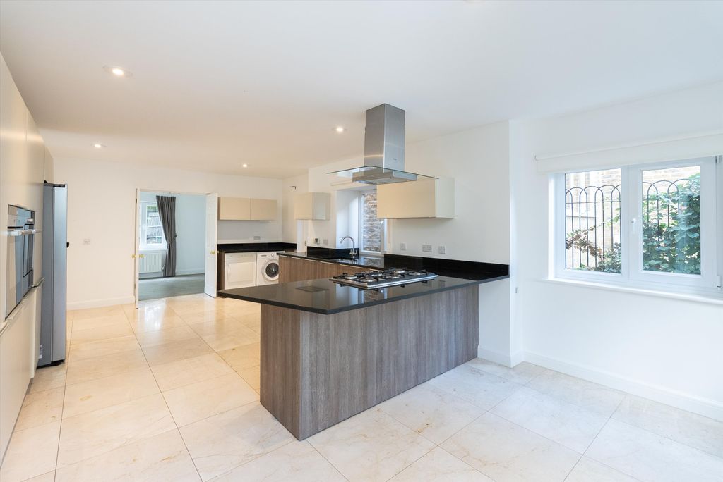 Property photo 3 of 15 Image