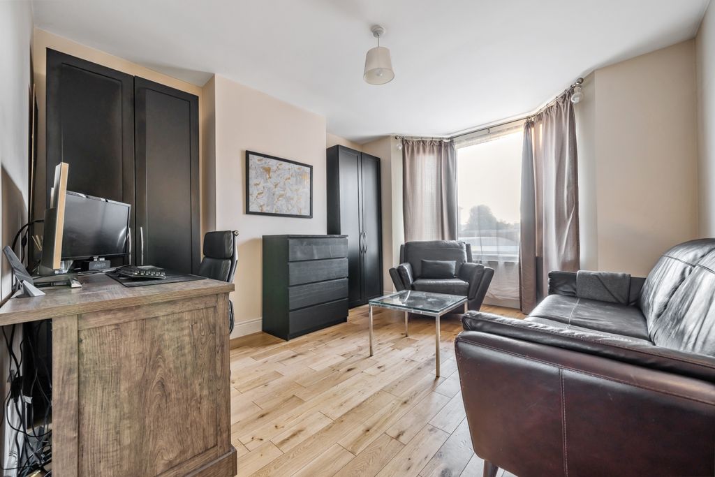 Property photo 2 of 20 Lounge