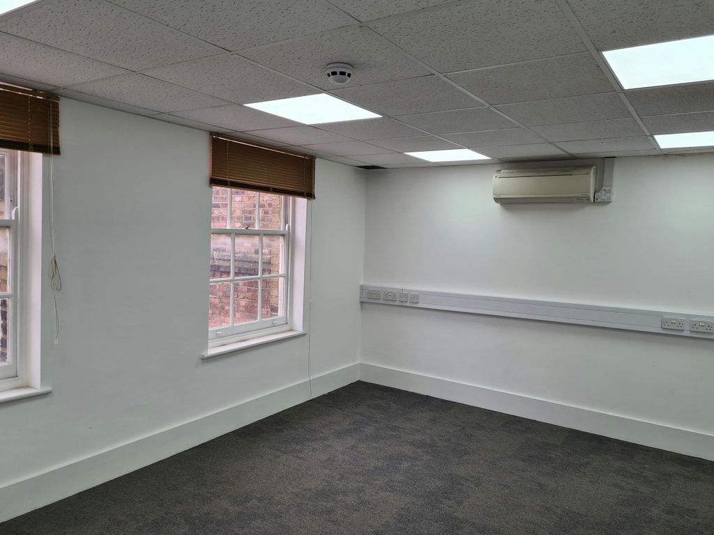 Property photo 3 of 4 3rd Flr Rear 1.Jpg