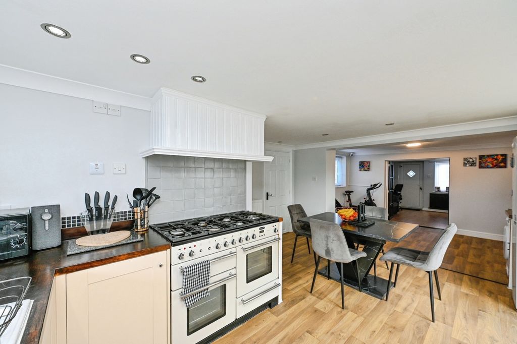 Property photo 2 of 21 Pbox-Img.Jpg