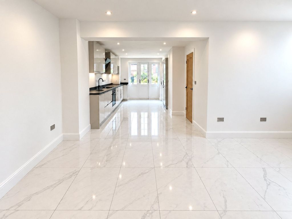 Property photo 2 of 11 Kitchen Dining Room