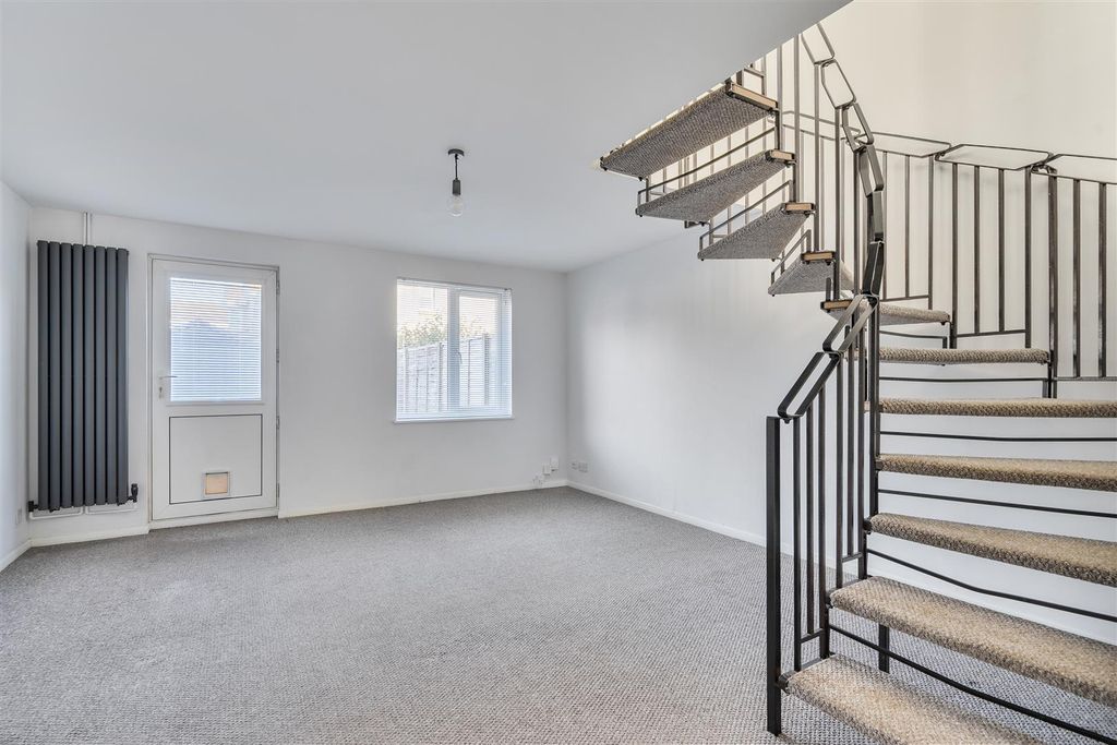 Property photo 2 of 19 Lounge/Diner