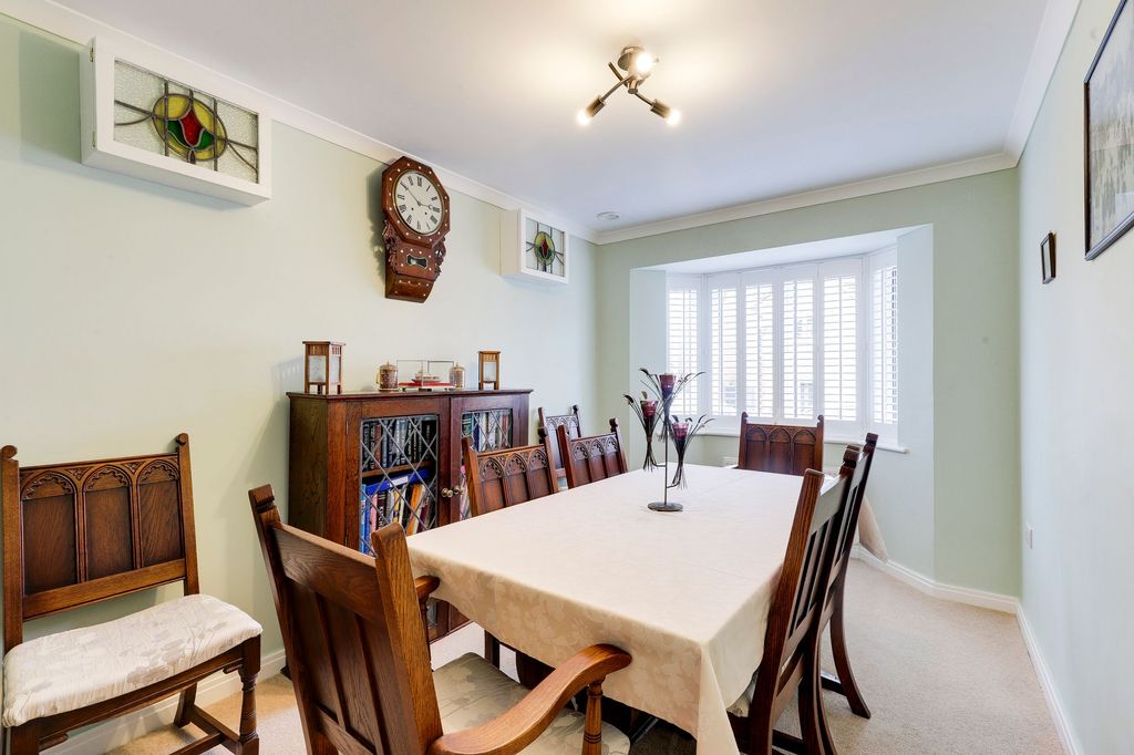 Property photo 2 of 34