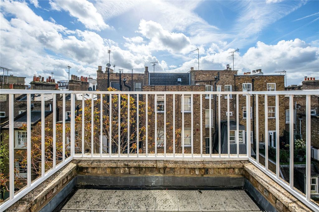 Property photo 3 of 14 Balcony