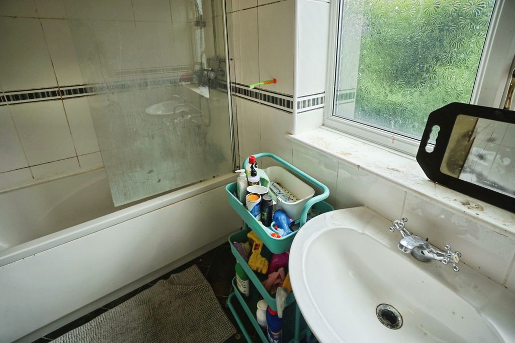 Property photo 3 of 14 Bathroom