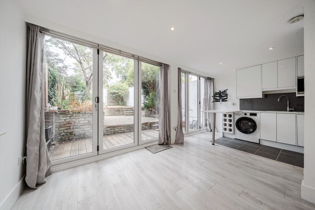 Property photo 3 of 20 3-6A74857B497Eb-1...