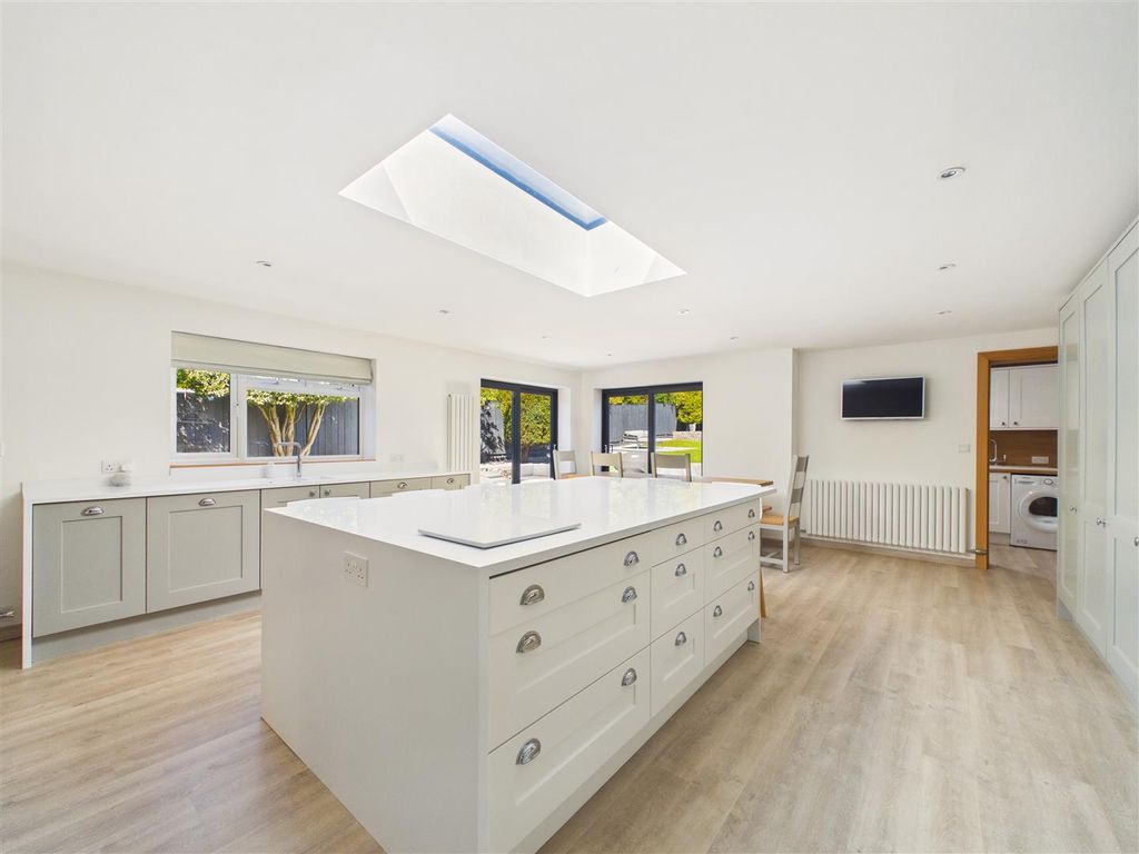 Property photo 3 of 33 Cam03303G0-Pr0359-Still024.Jpg