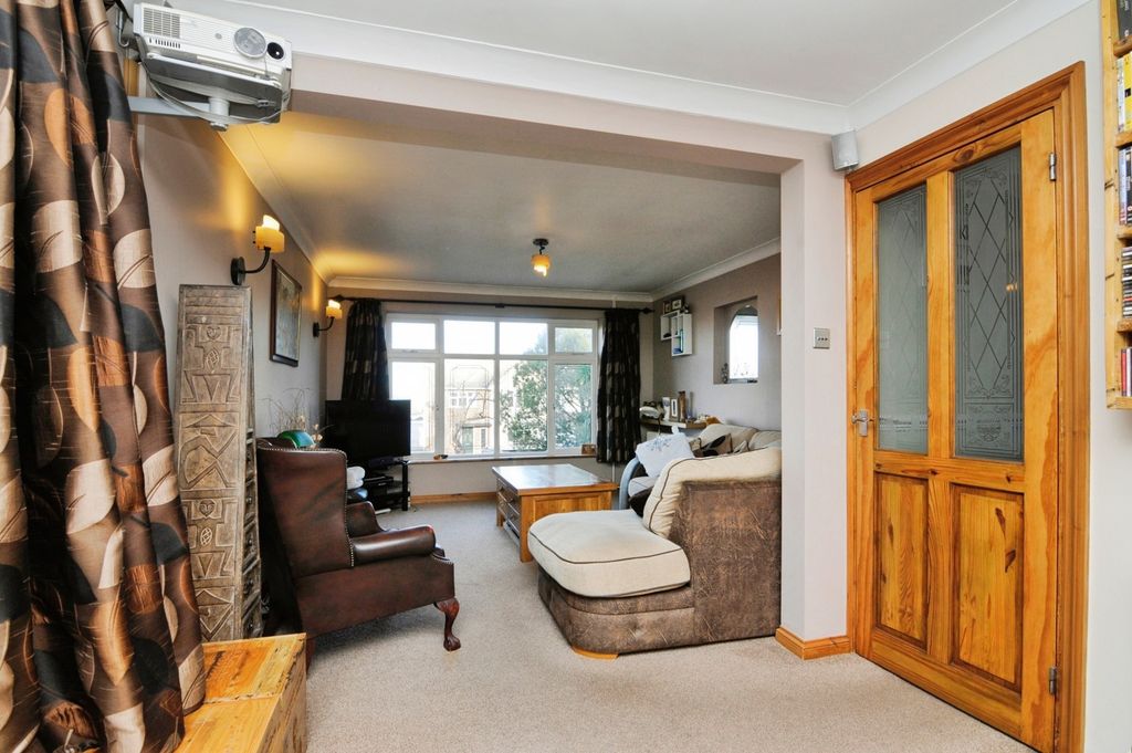 Property photo 3 of 17 Photo