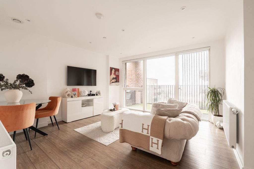 Property photo 3 of 28 4250223