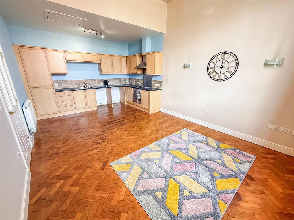Property photo 3 of 12 Lounge/ Kitchen