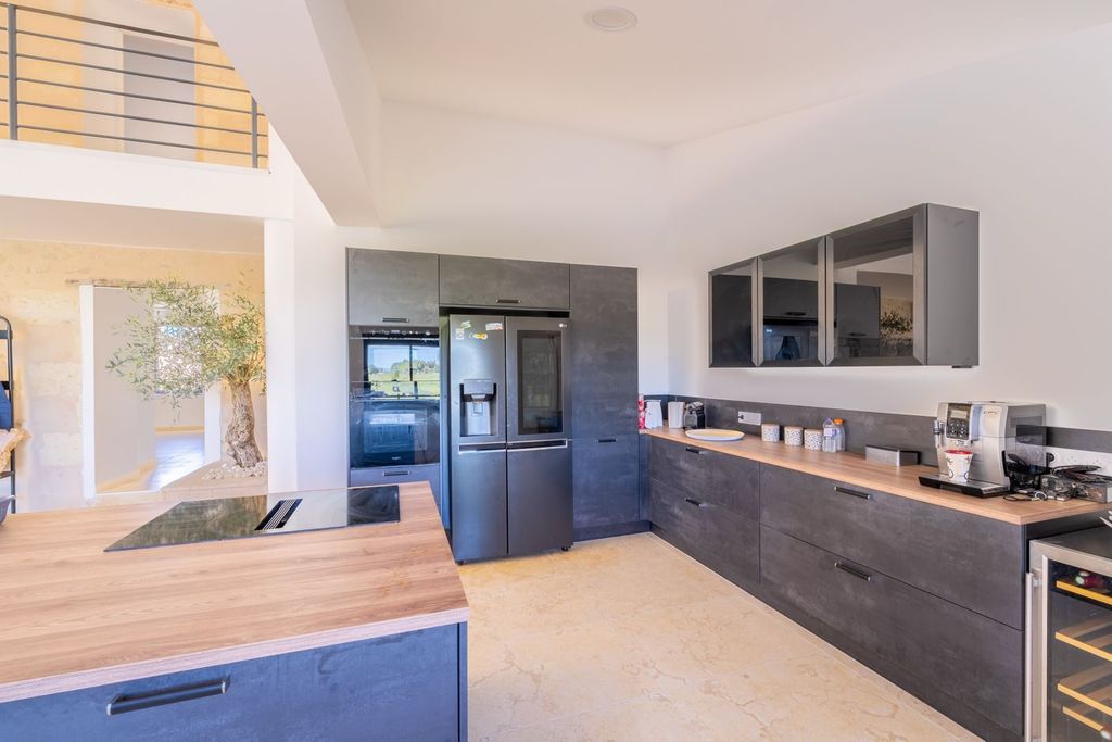 Property photo 3 of 37