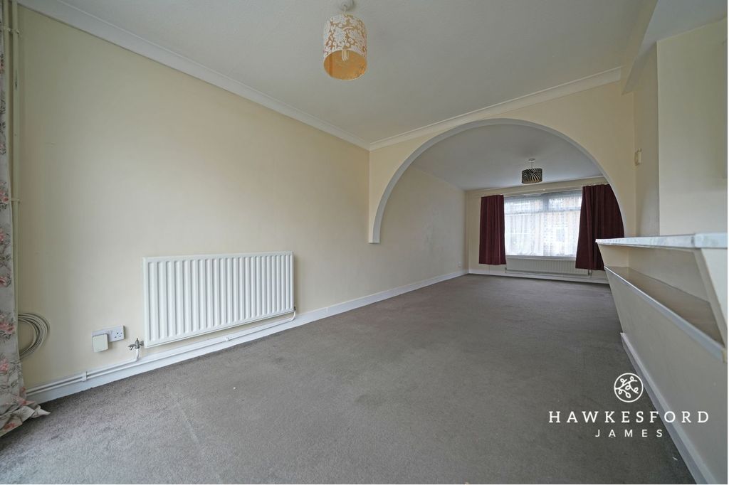 Property photo 3 of 14 Fern Walk, Sittingbourne - Lounge/Diner